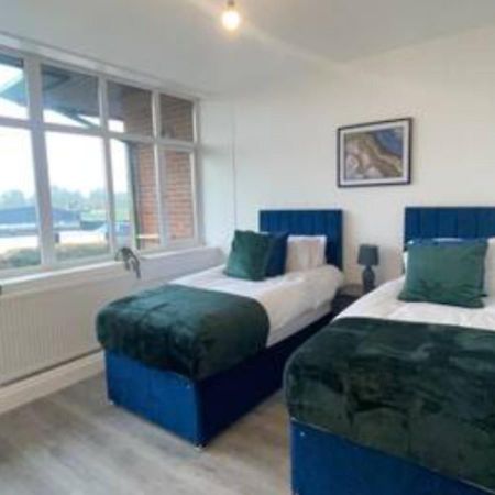 2 Bedroom Apartment - Flitwick - Contractor Friendly - Tourist Ready - Full Kitchen - Wifi - Smart Tv - Sofa Bed - Free Parking - Ideal For Short Or Long Stays Exterior photo