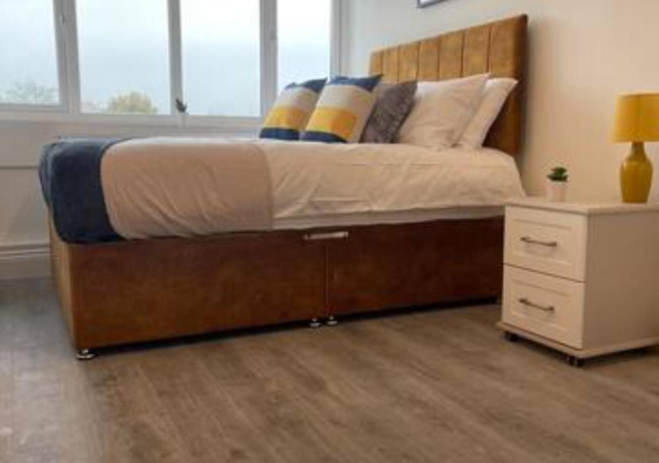 2 Bedroom Apartment - Flitwick - Contractor Friendly - Tourist Ready - Full Kitchen - Wifi - Smart Tv - Sofa Bed - Free Parking - Ideal For Short Or Long Stays Exterior photo
