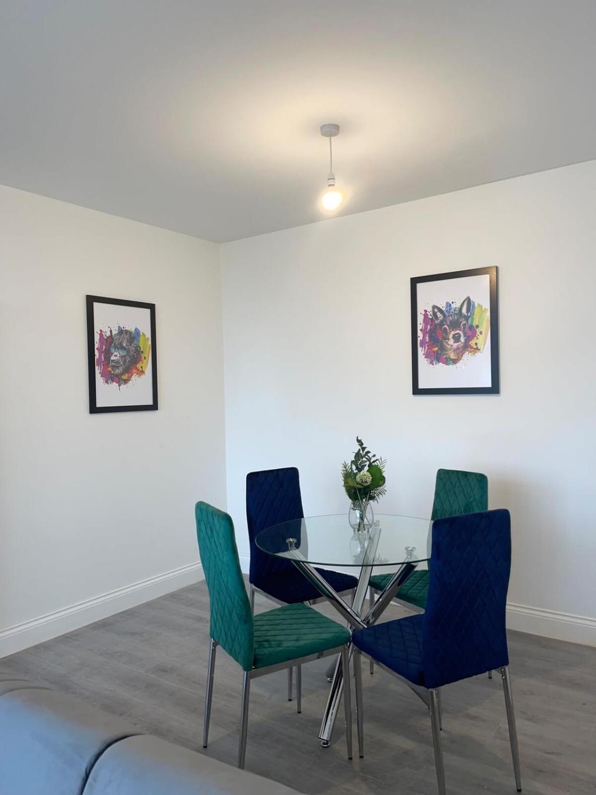 2 Bedroom Apartment - Flitwick - Contractor Friendly - Tourist Ready - Full Kitchen - Wifi - Smart Tv - Sofa Bed - Free Parking - Ideal For Short Or Long Stays Exterior photo