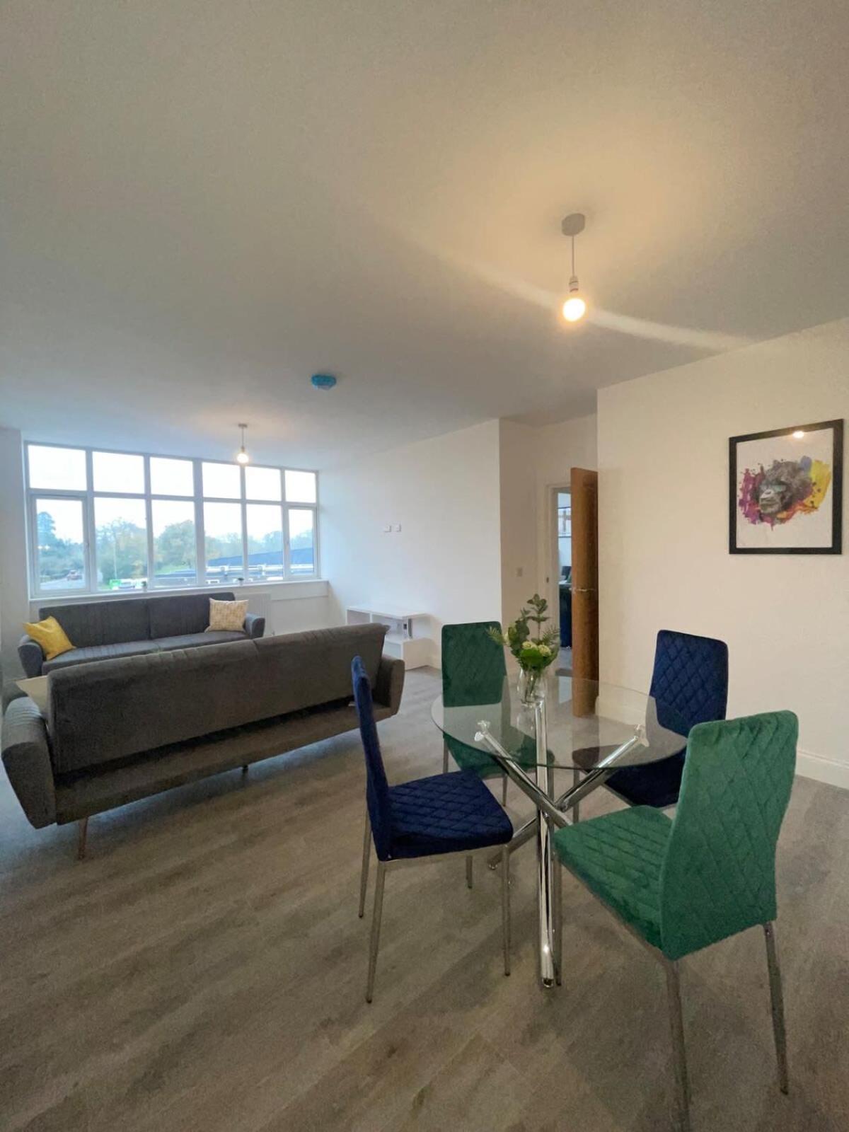 2 Bedroom Apartment - Flitwick - Contractor Friendly - Tourist Ready - Full Kitchen - Wifi - Smart Tv - Sofa Bed - Free Parking - Ideal For Short Or Long Stays Exterior photo