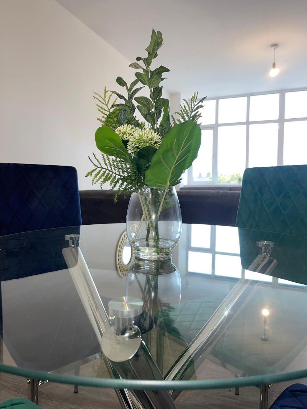 2 Bedroom Apartment - Flitwick - Contractor Friendly - Tourist Ready - Full Kitchen - Wifi - Smart Tv - Sofa Bed - Free Parking - Ideal For Short Or Long Stays Exterior photo